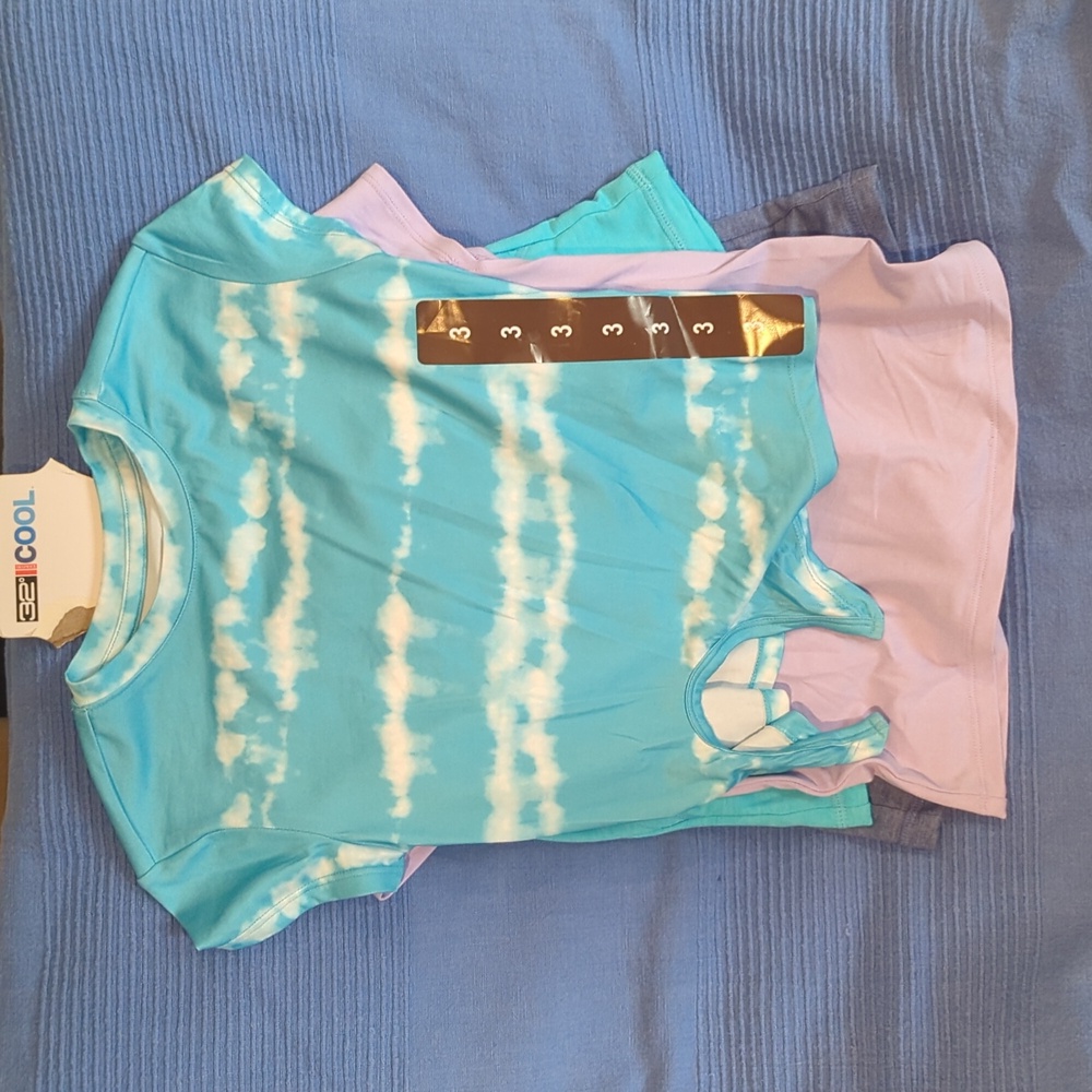 Kids sz 4 :32° Cool 4-piece / 2 T-Shirt and 2 Short set